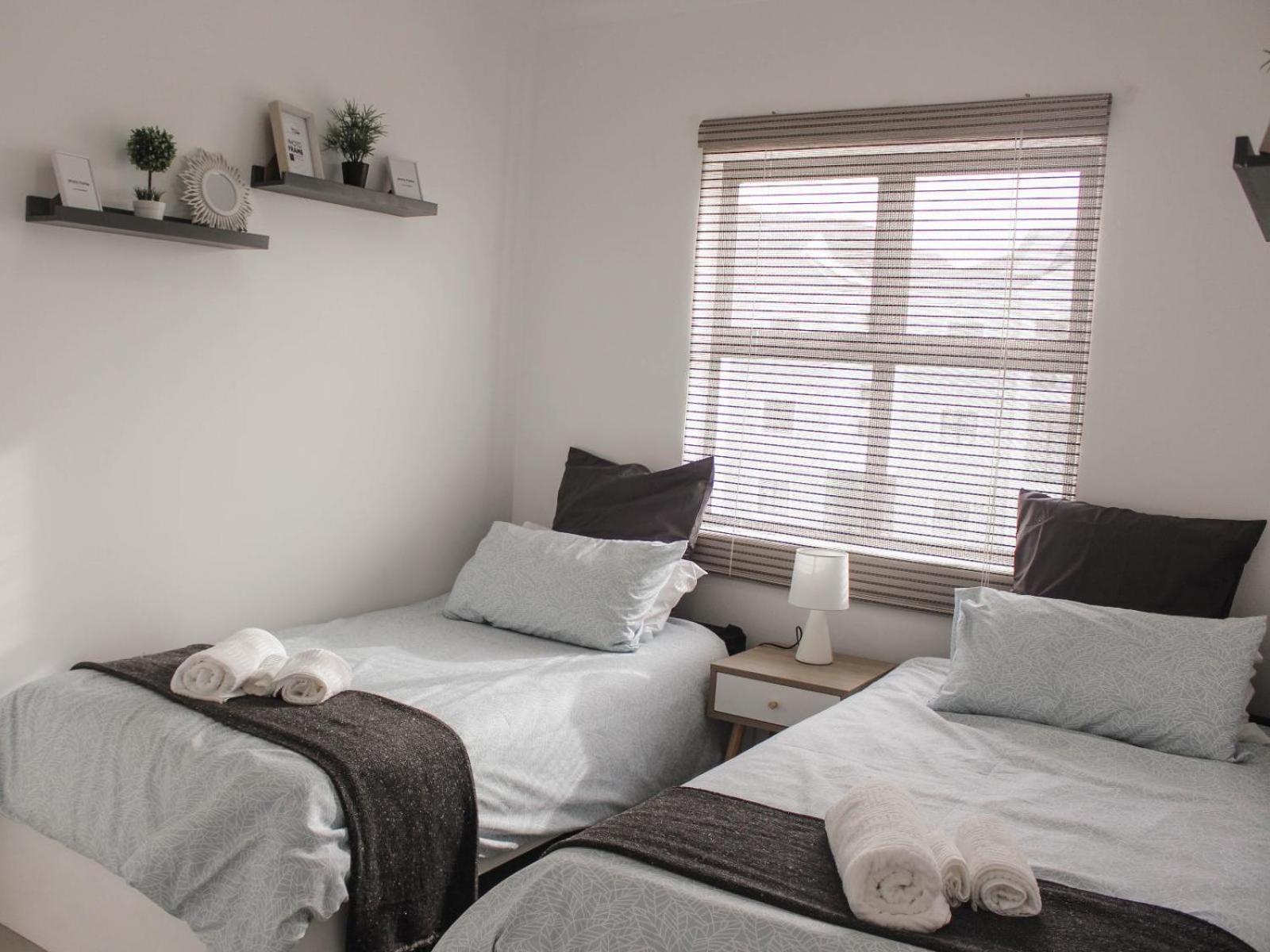 Modern 2 Bedroom Close To Shops & *
